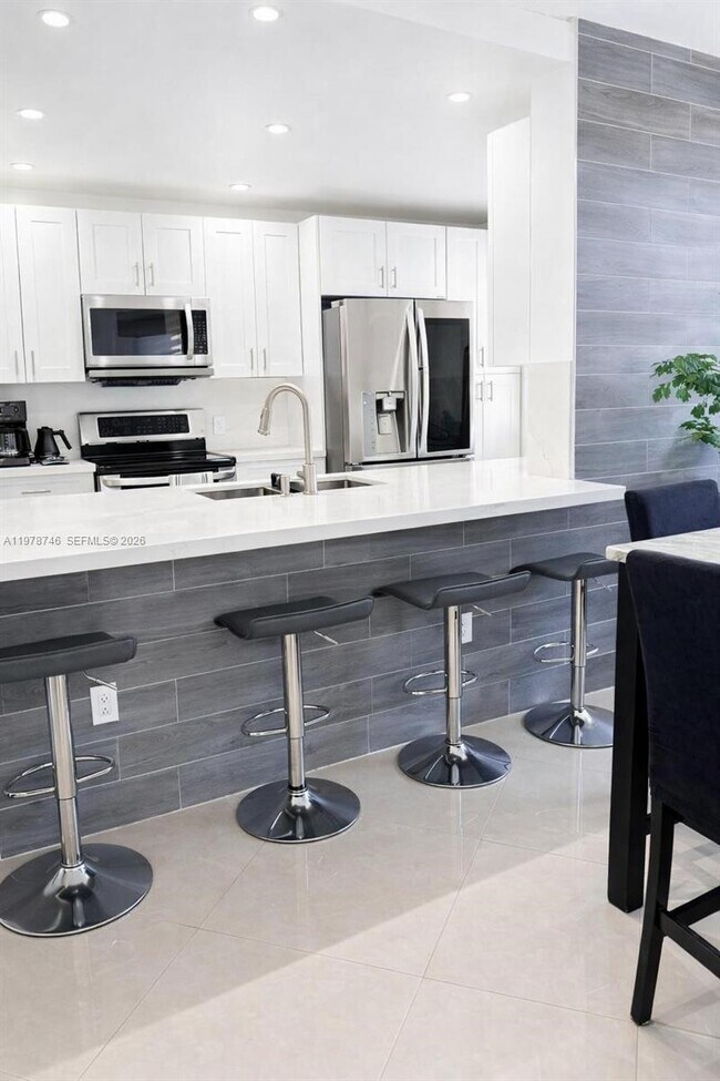 Building Photo - 19901 E Country Club Dr