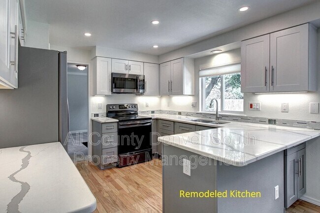 Building Photo - 6710 S Kendall Blvd