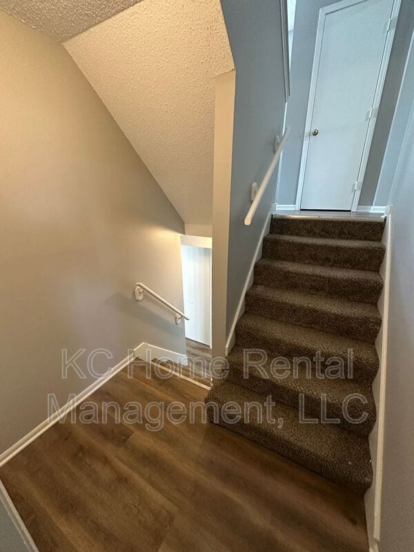 Building Photo - 433 Lee Dr