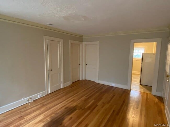 Building Photo - 329 Cloverdale Rd