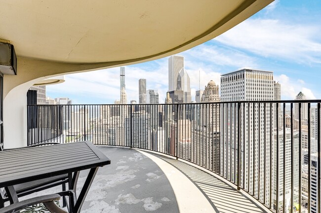 Building Photo - 300 N State St