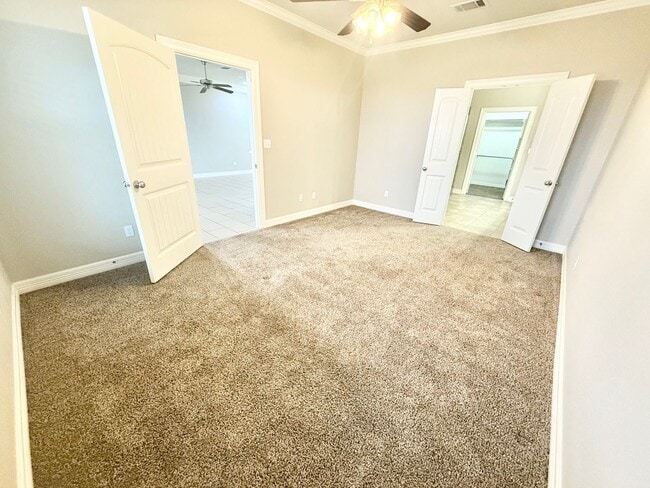 Building Photo - Luxury 3-bed, 2.5-bath!!