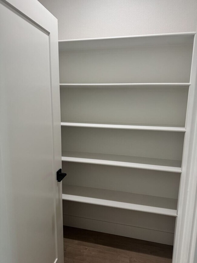 Building Photo - Newly built homes with City of Redding solar!