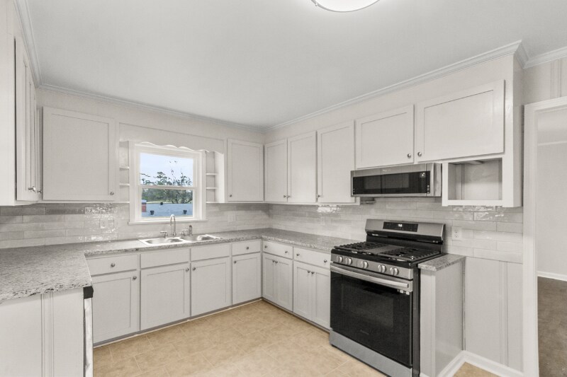 Building Photo - 3225 2nd Ave