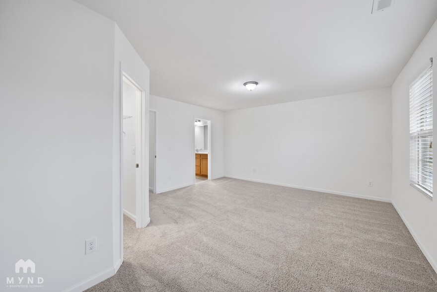 Building Photo - 1038 Grand Ridge Dr