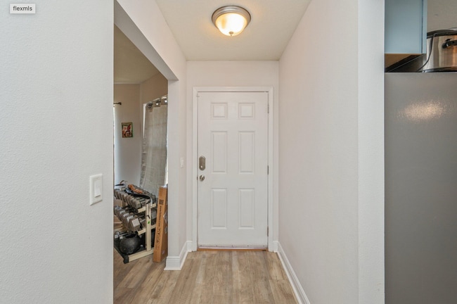 Building Photo - 3 bedroom 2 bathroom