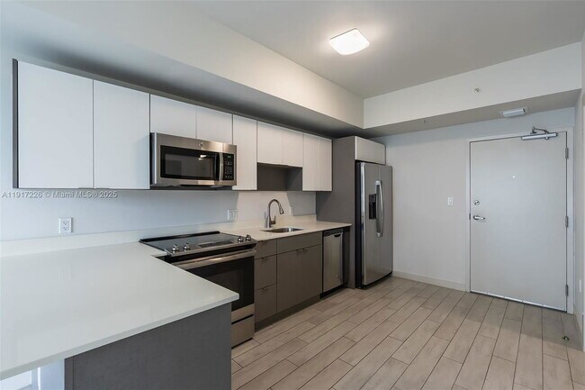 Building Photo - 321 NE 26th St