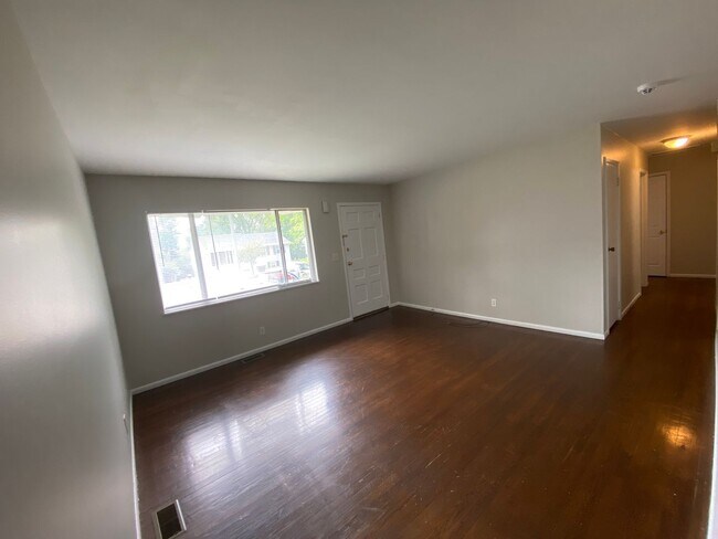 Building Photo - Welcome to Blueberry Hills located off Nicholasville Rd     20260615
