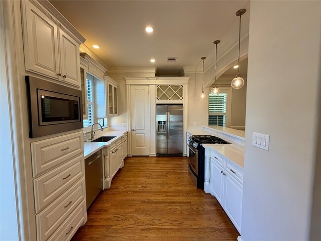 Building Photo - 2710 Nicholson St