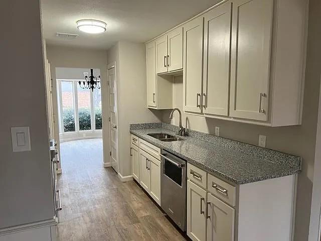 Building Photo - 5915 Mission Ridge Dr