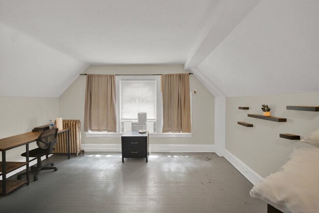 Building Photo - 2000 Sherman Ave