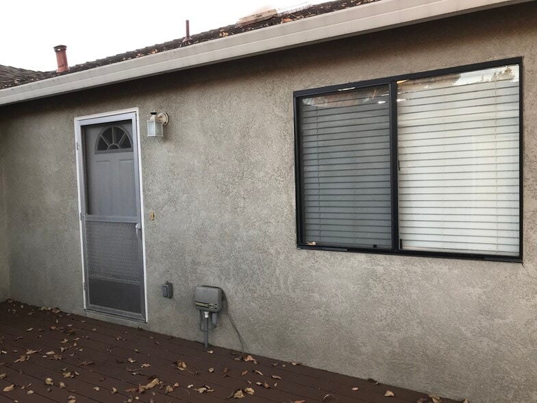 Entrance - 852 Kellogg Ave