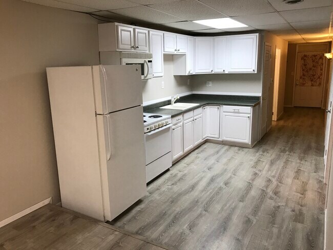 Building Photo - 351 Chicago Rd