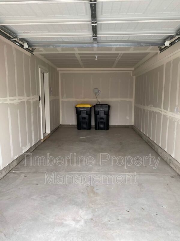 Building Photo - 874 Grissom Dr.