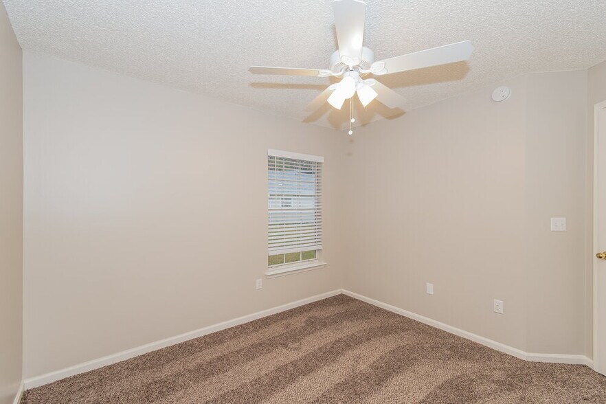 Building Photo - 7410 Carriage Side Ct