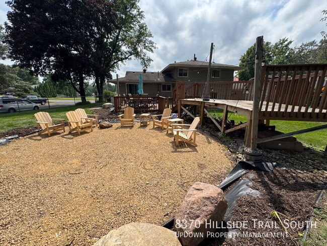 Building Photo - 8370 Hillside Trail S