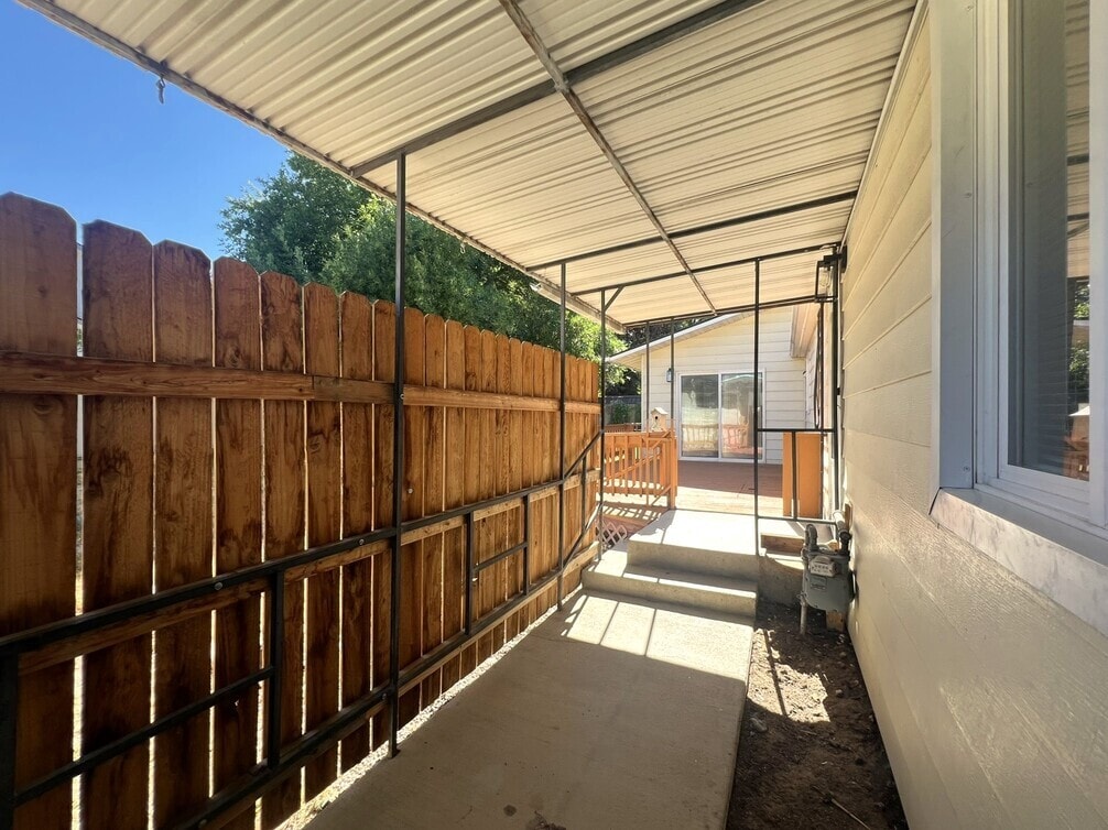 Building Photo - 8725 W Cory Ln