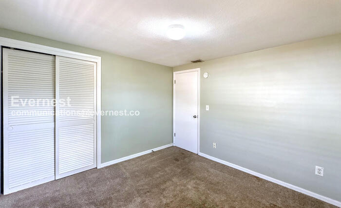 Building Photo - 3509 Kingsbury Dr
