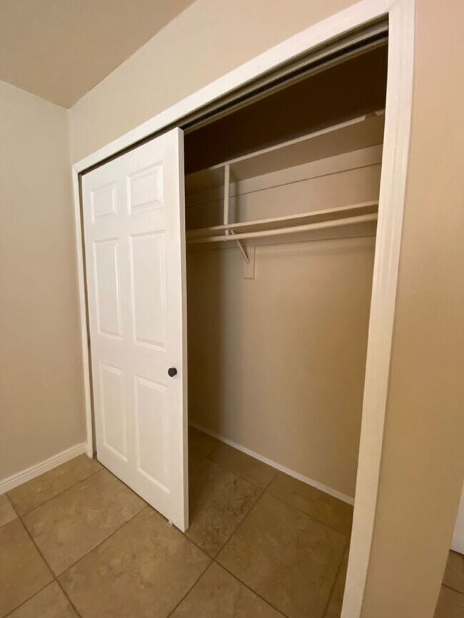 Building Photo - CUTE and COZY - MUST SEE HOME