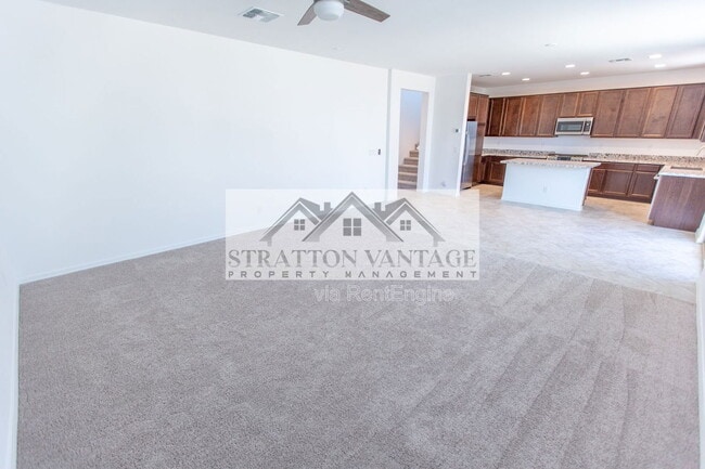 Building Photo - 14231 W El Cortez Pl