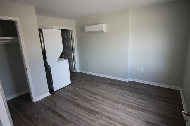 Building Photo - Willow Oak