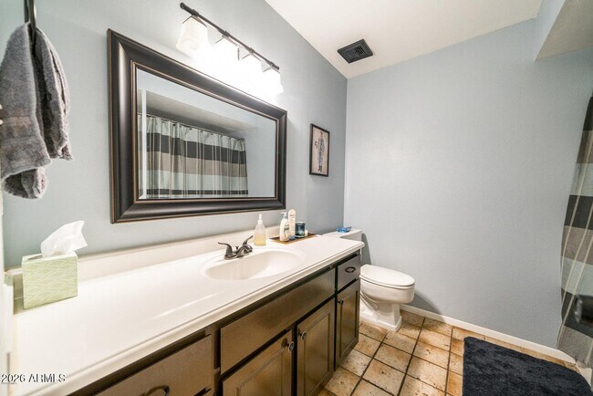 Building Photo - 1621 E Dunbar Dr