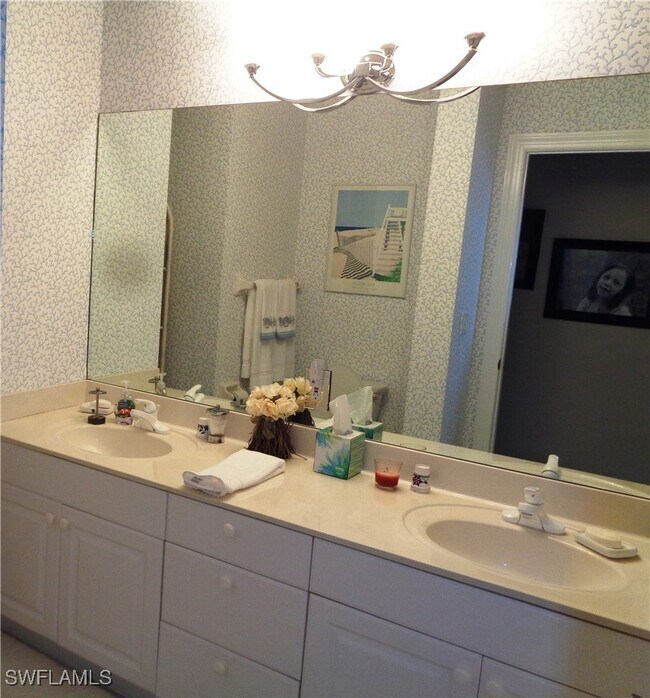 Building Photo - 610 Laguna Royale Blvd