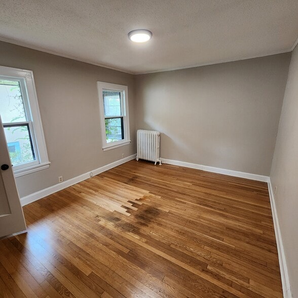 Building Photo - 428 W Franklin Ave