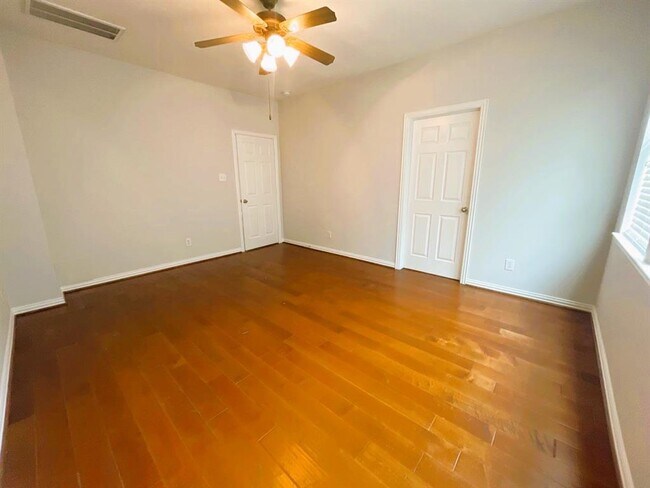 Building Photo - 130 W Montfair Blvd