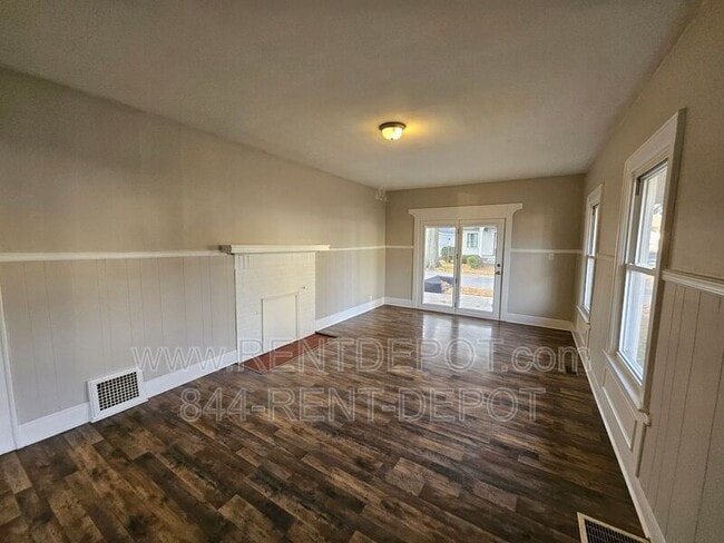 Building Photo - 703 Ravenswood Dr