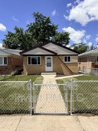 Building Photo - 7732 S Lotus Ave