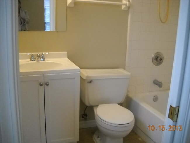 Building Photo - $1250 - 3/2/1 - Collins Road near the Base.