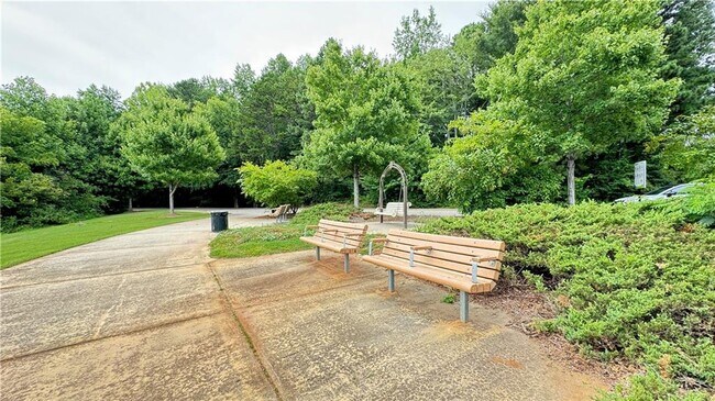 Building Photo - 104 Holt Ln