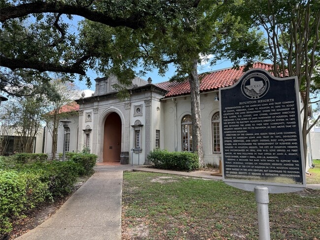 Building Photo - 1530 Heights Blvd