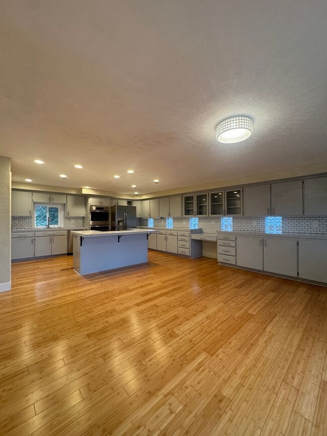 Building Photo - 5-Bed, 3-Bath in South Eugene