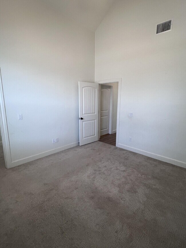 Building Photo - 322 Cowboy Ln