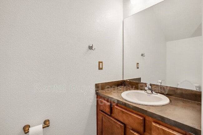 Building Photo - 425 Servia Dr
