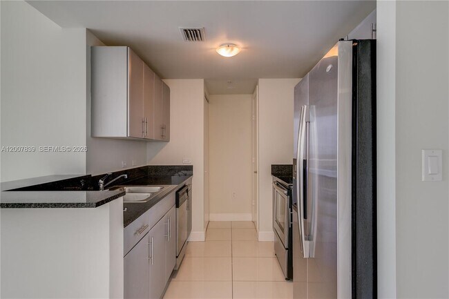 Building Photo - 1871 NW S River Dr