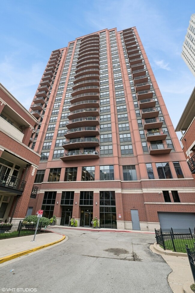 Primary Photo - 330 N Jefferson St