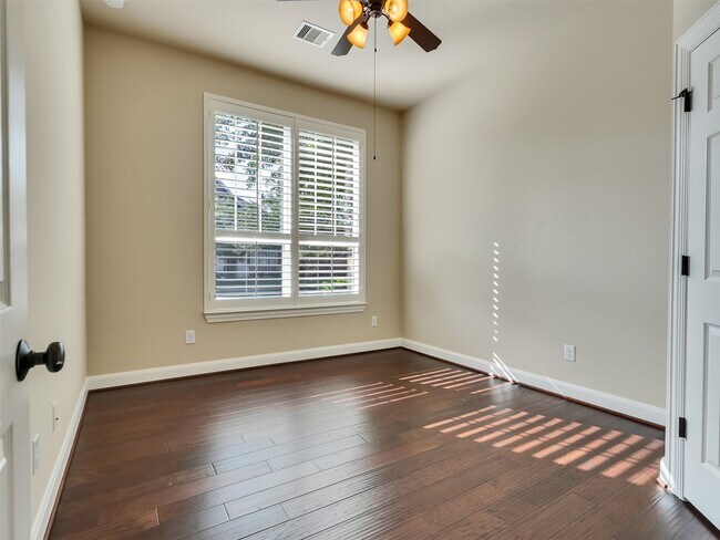 Building Photo - 5342 Tyler Park Ln