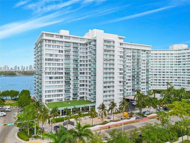 Building Photo - 1000 West Dr