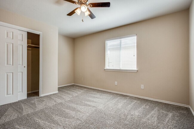 Building Photo - 2443 Green Meadows Ln