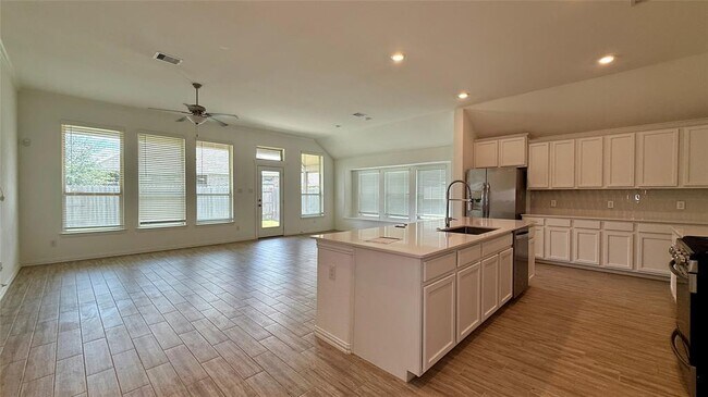Building Photo - 13018 Hydeland Dr