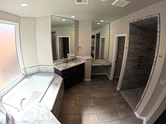 Building Photo - 3729 Santa Clarita Ave