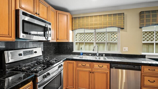 Building Photo - 22 Greengate Ct