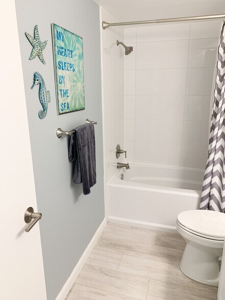 Second Bathroom - 9825 Harrell Ave