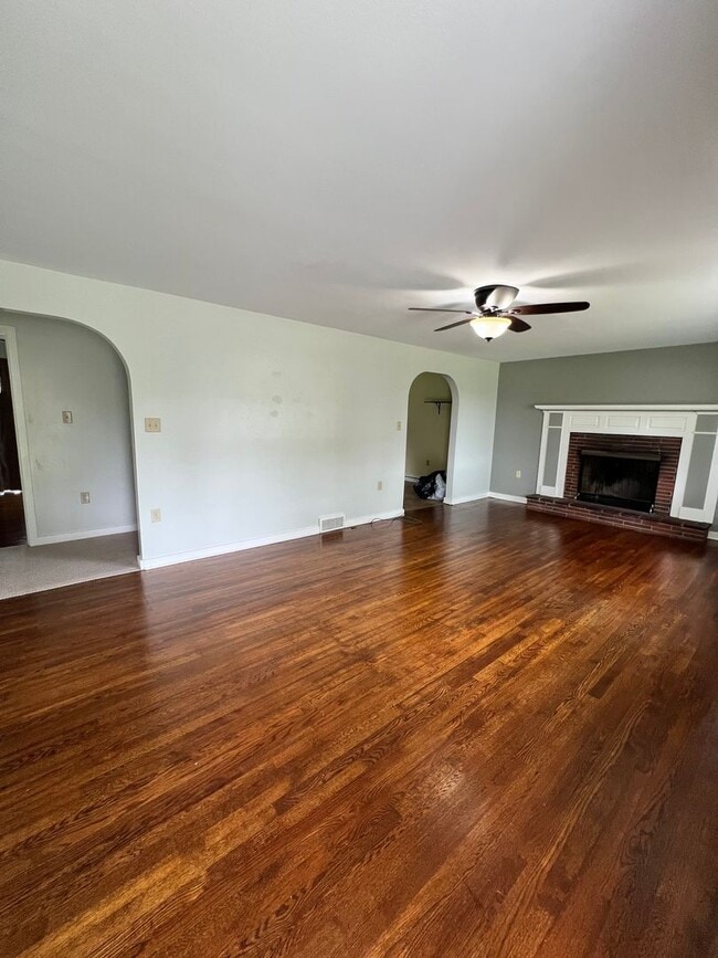 Building Photo - 3 Bedroom, 1 Bath Rancher Available for Rent!