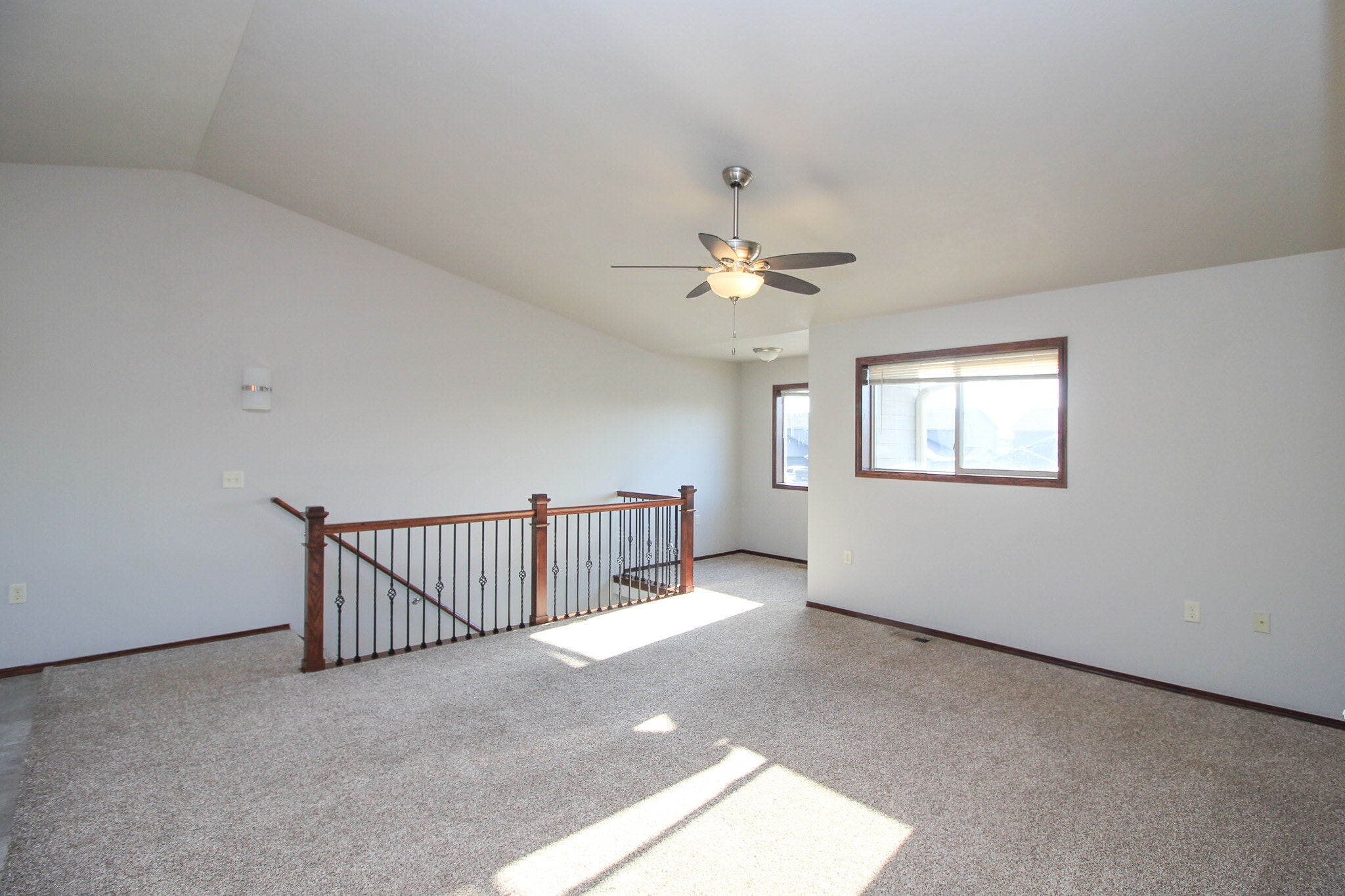 Building Photo - 320 Vernon Dr