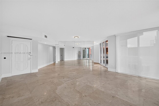 Building Photo - 3370 Hidden Bay Dr