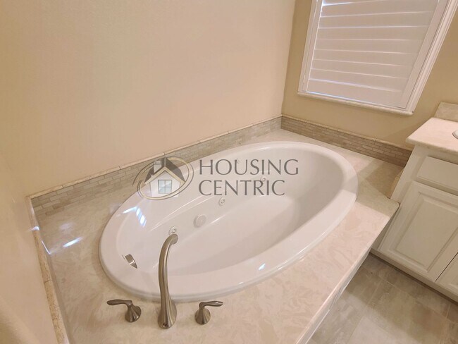 Building Photo - Stunning Single Story Rental in Guard Gate...
